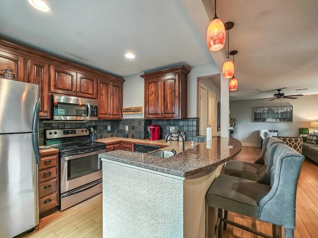 Quiet Plaza Two Bedroom 2 Bathroom Kansas City Exterior photo